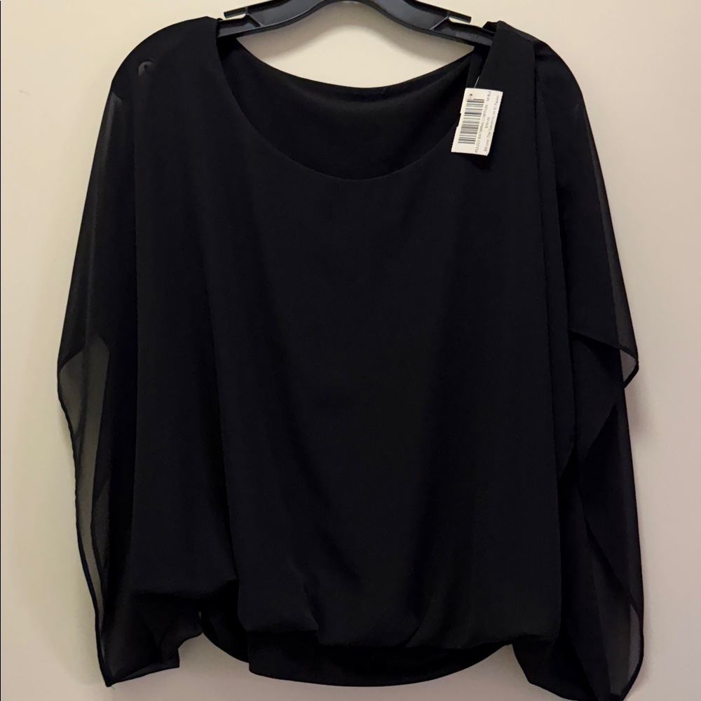 Elegant Batwing Chiffon Blouse with Stretchy Hem and tank underlined